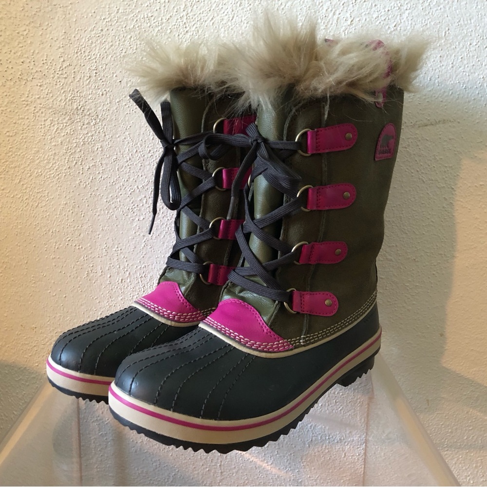 Sorel Women's fur lined snow boots Size 6 EXCELLENT Olive and hot pink